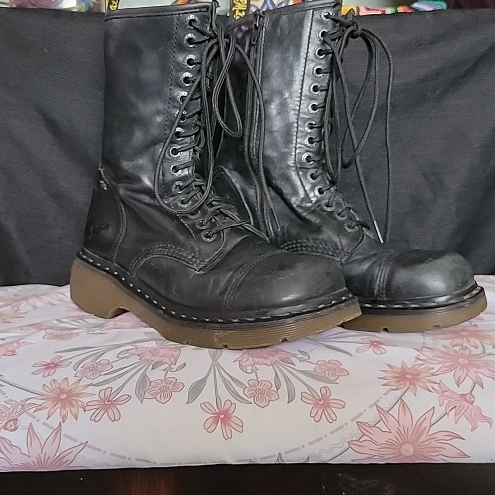 Dr Martin boots